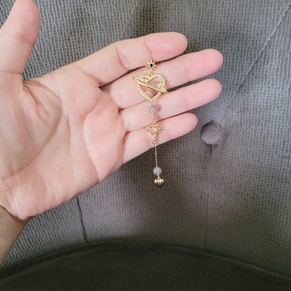 La Meno Saturn🪐 Heart❤ Cascading Earrings - Picture 15 of 16